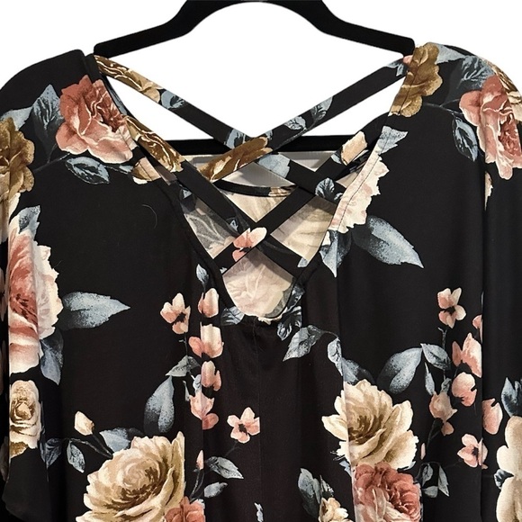 Floral Print Black Long Sleeve Top w/Tie Front open Cross Back Detail Sz. Medium - Picture 4 of 5
